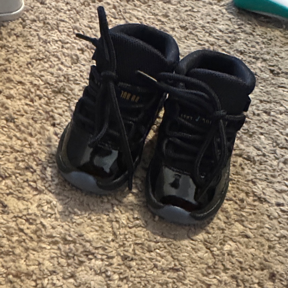 Jordan 11 Retro Gamma - Size 4 C